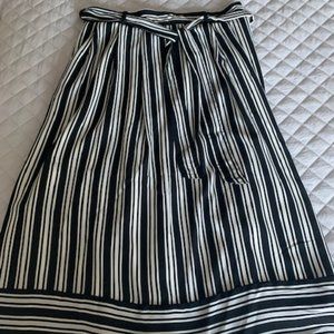 NWT Banana Republic Navy and white striped skirt